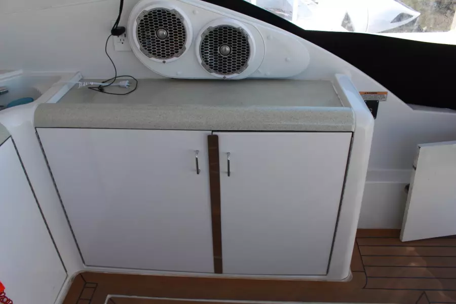 2000 Carver Trojan 440 Express