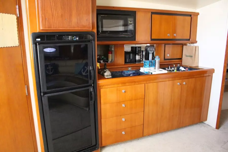 2000 Carver Trojan 440 Express