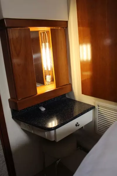 2000 Carver Trojan 440 Express