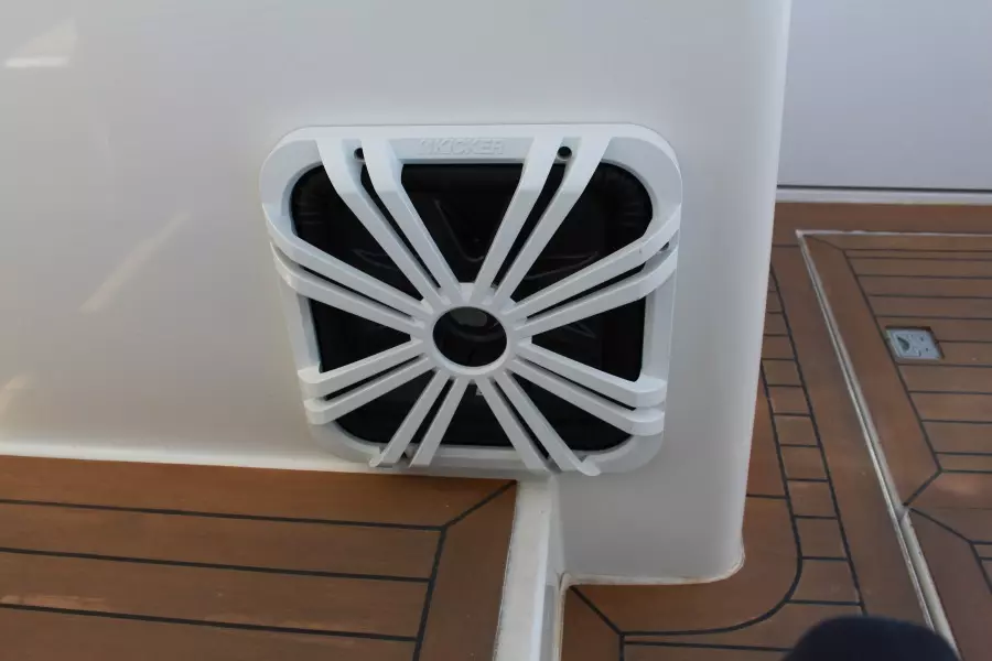 2000 Carver Trojan 440 Express