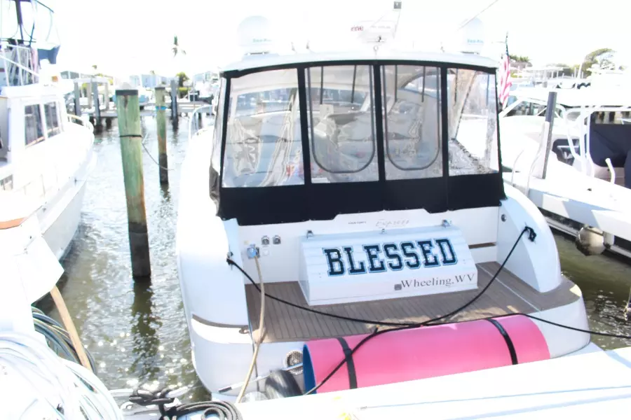 2000 Carver Trojan 440 Express