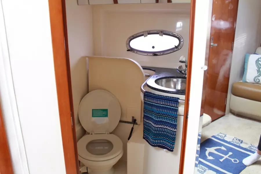 2000 Carver Trojan 440 Express