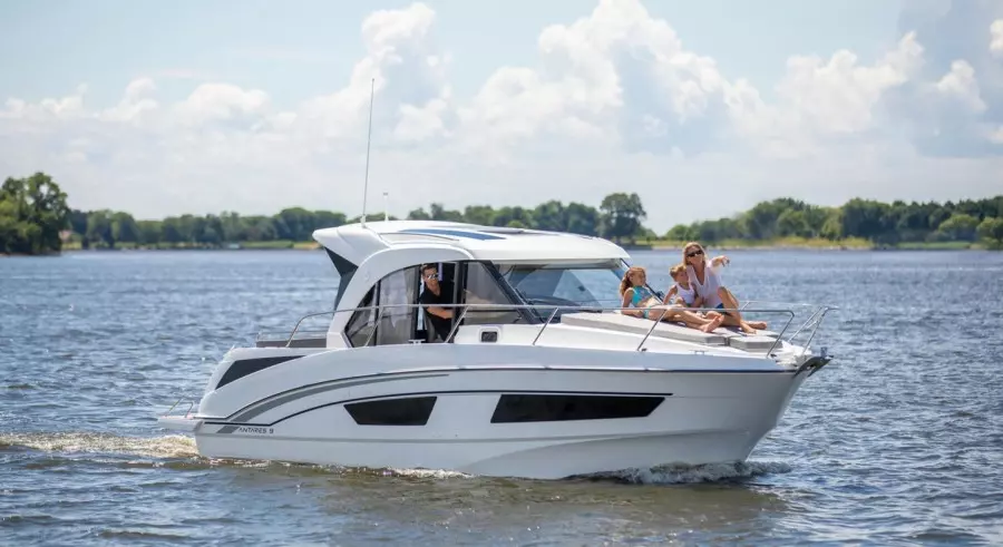 2025 Beneteau Antares 9