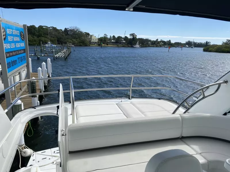 2009 Cruisers Yachts 447