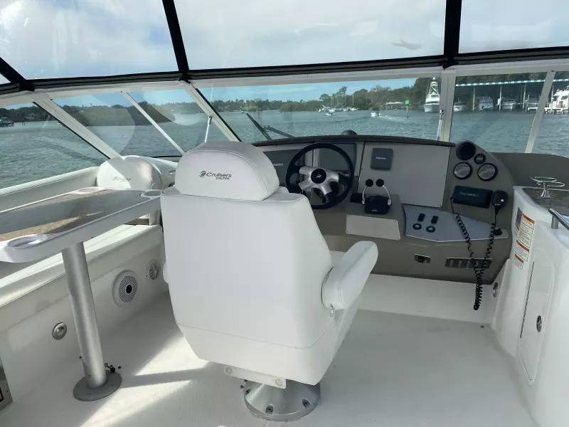 2009 Cruisers Yachts 447