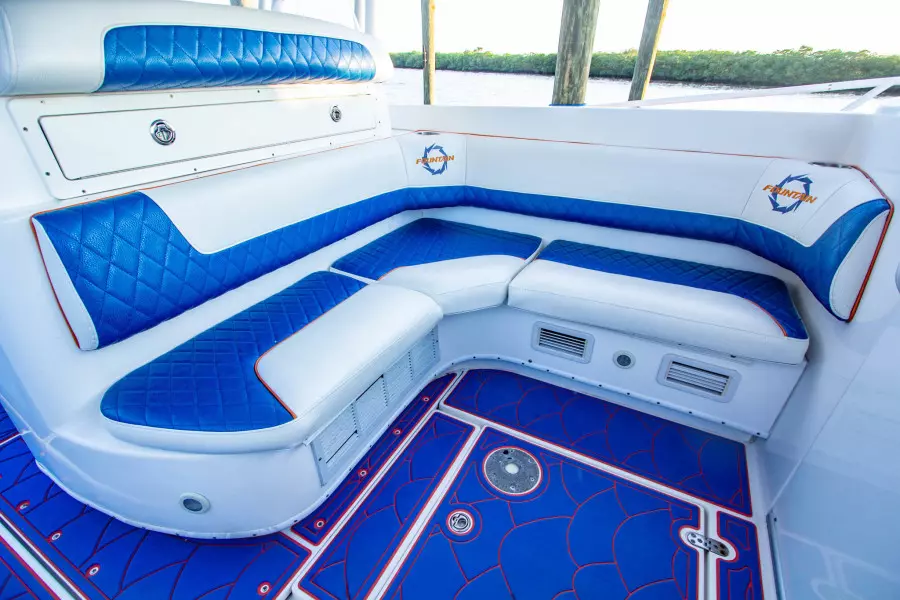 2005 Fountain 38 LX 23