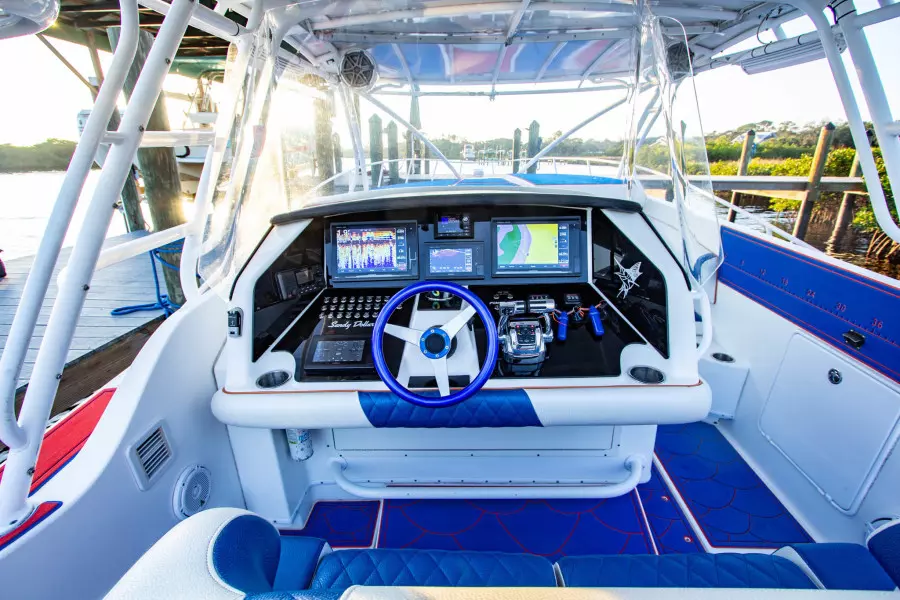 2005 Fountain 38 LX 21