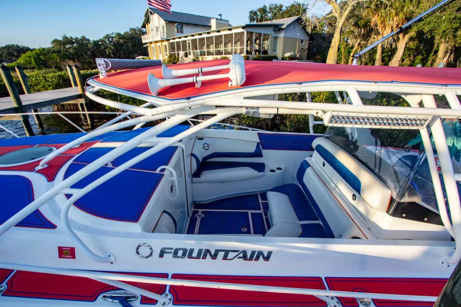 2005 Fountain 38 LX 33