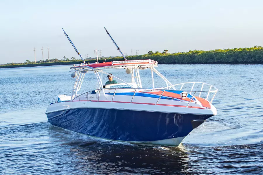 2005 Fountain 38 LX 41