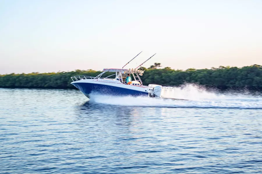 2005 Fountain 38 LX 03