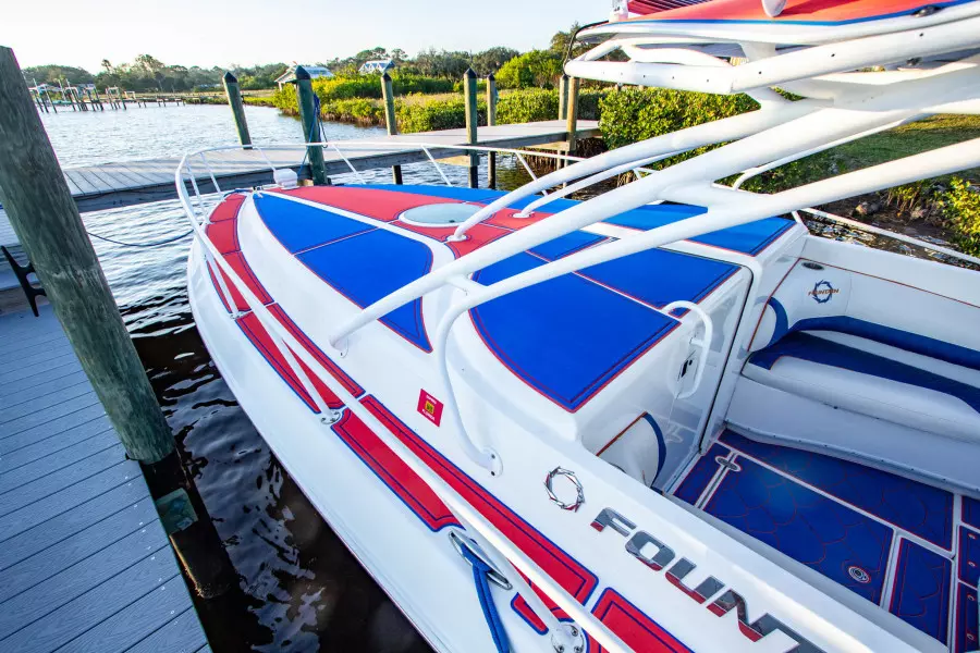 2005 Fountain 38 LX 32