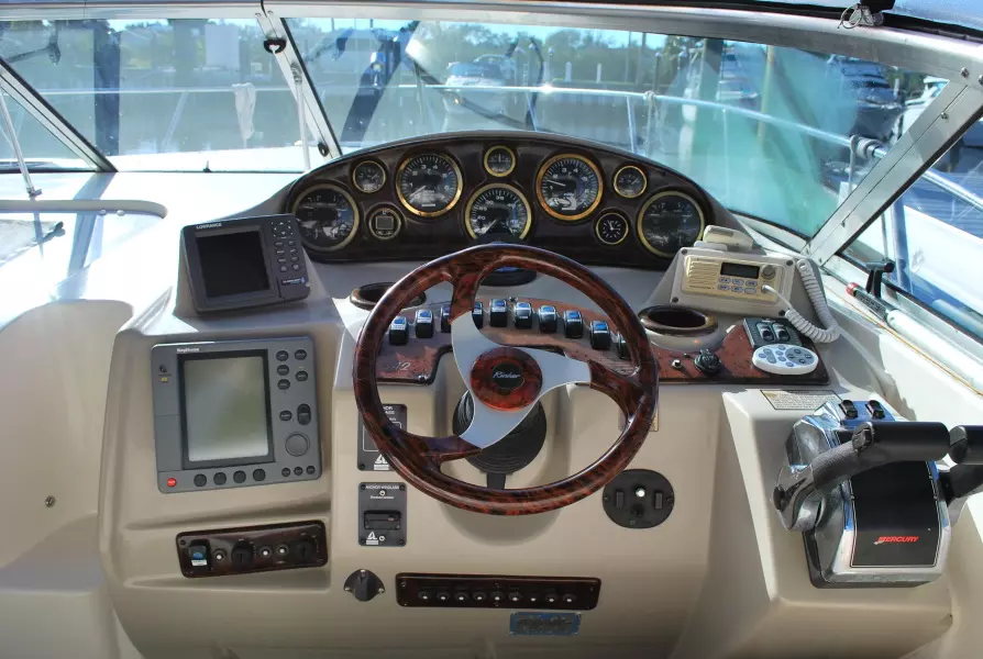 2002 Rinker 342 Fiesta Vee