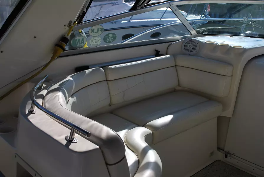 2002 Rinker 342 Fiesta Vee