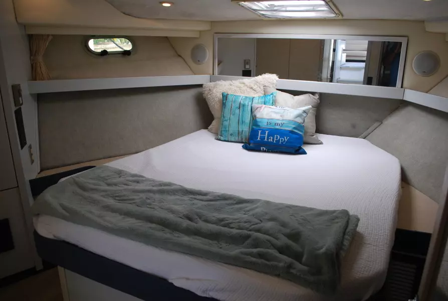 1996 Bayliner 3988 Command Bridge