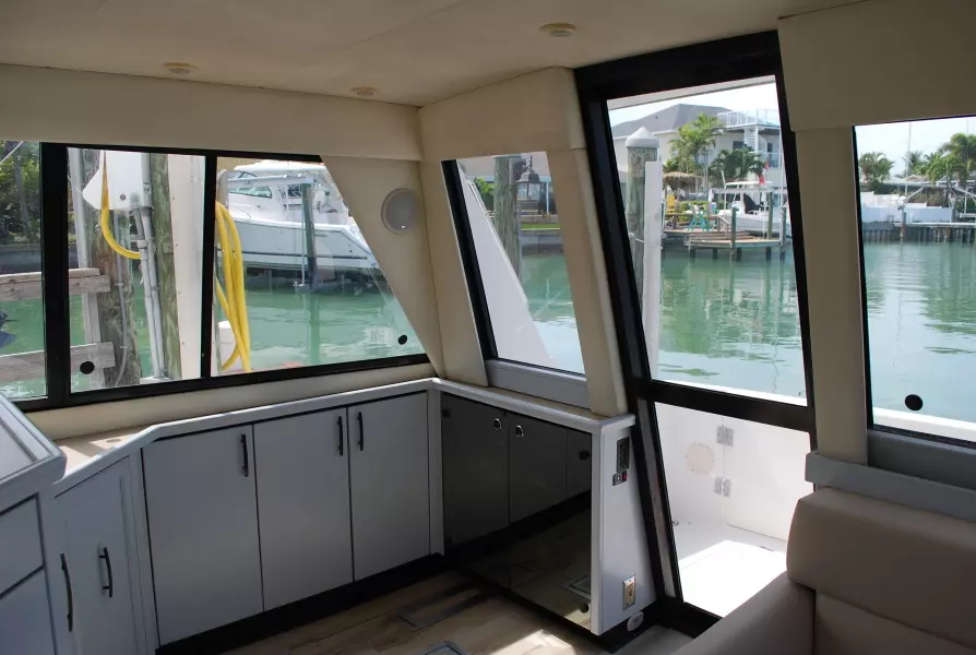 1996 Bayliner 3988 Command Bridge