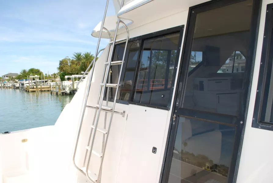 1996 Bayliner 3988 Command Bridge