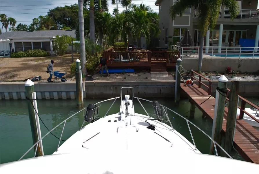 1996 Bayliner 3988 Command Bridge