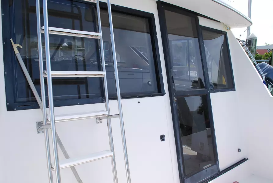 1996 Bayliner 3988 Command Bridge