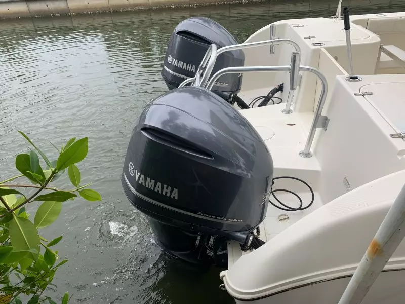 2015 World Cat 320 EC