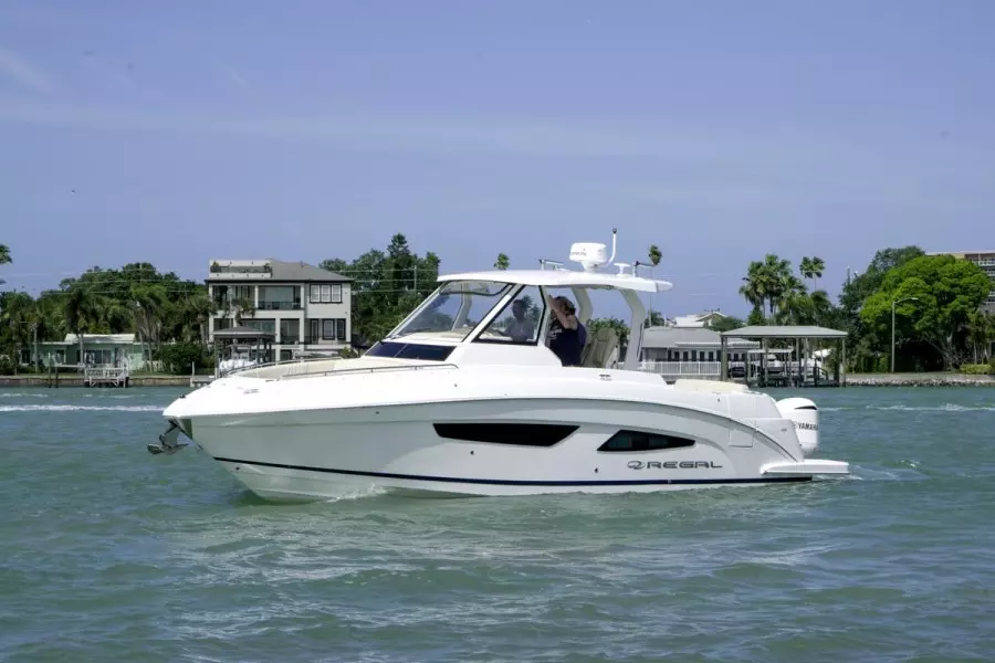 2019 Regal 33 SAV