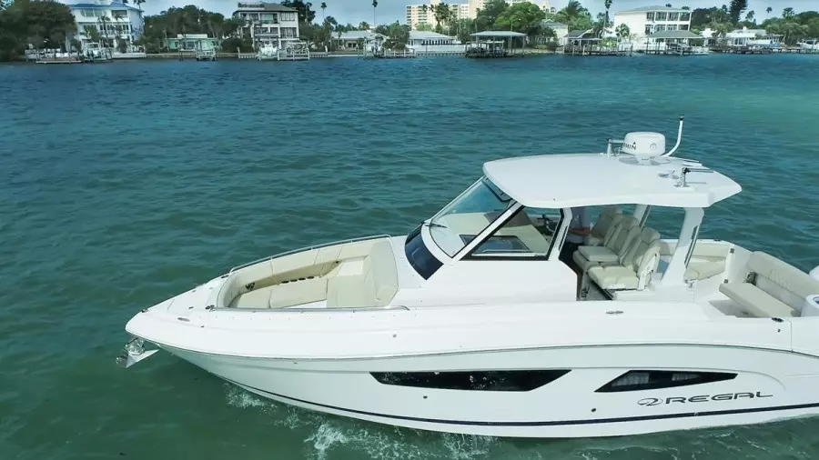 2019 Regal 33 SAV