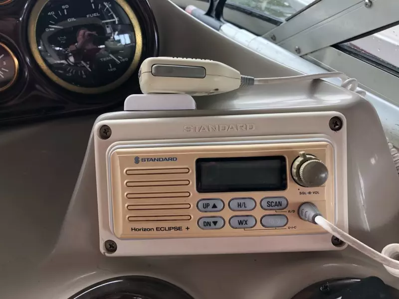 2002 Rinker 342 Fiesta Vee