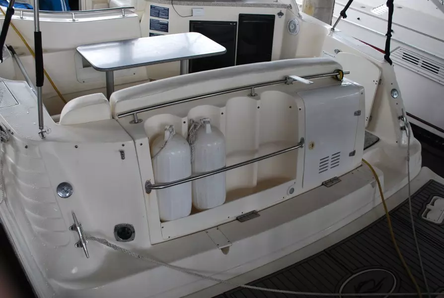 2002 Rinker 342 Fiesta Vee