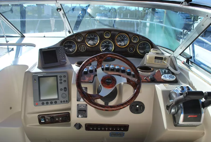 2002 Rinker 342 Fiesta Vee