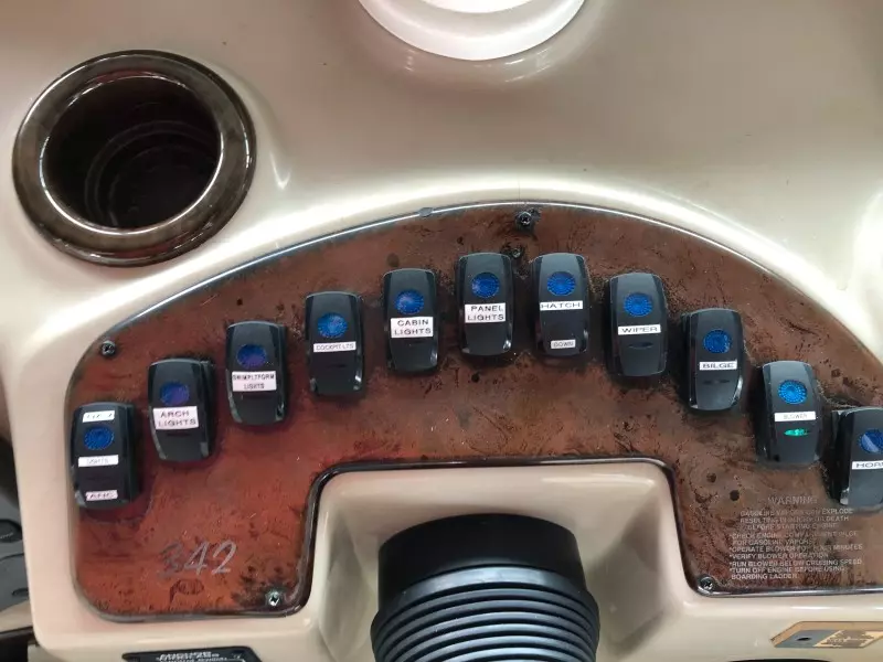 2002 Rinker 342 Fiesta Vee