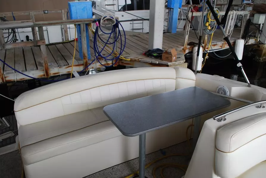 2002 Rinker 342 Fiesta Vee