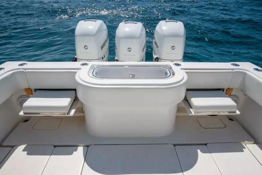 2011 Invincible 42CC