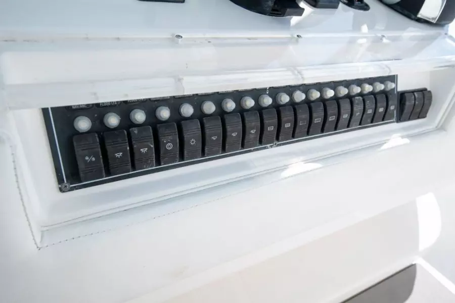 2011 Invincible 42CC