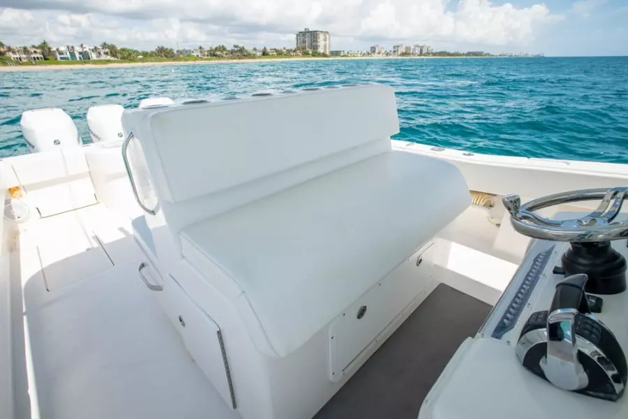 2011 Invincible 42CC