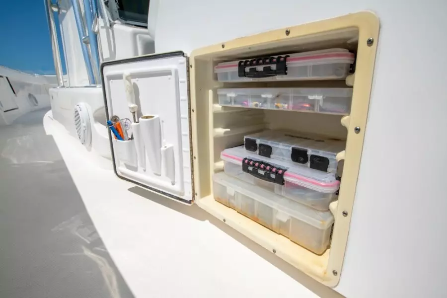 2011 Invincible 42CC