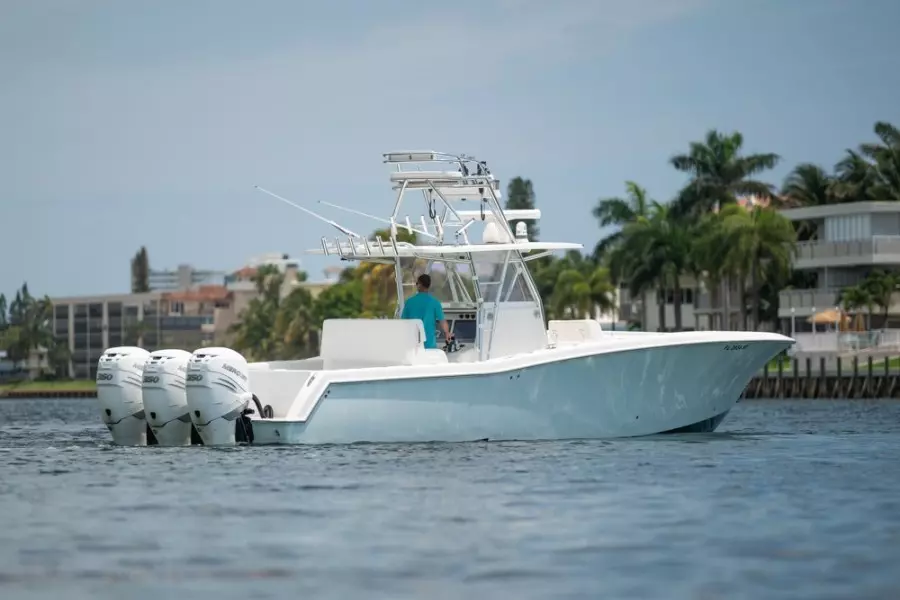 2011 Invincible 42CC