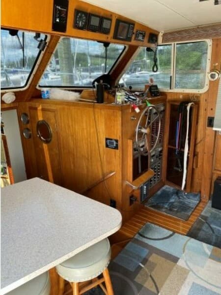 1983 Tollycraft Aft Cabin