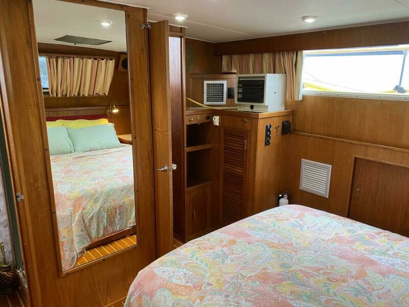 1983 Tollycraft Aft Cabin