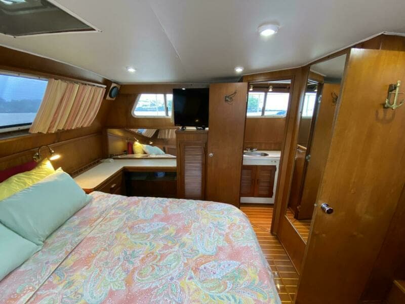 1983 Tollycraft Aft Cabin