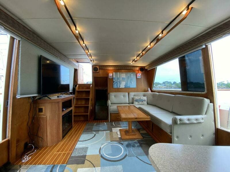 1983 Tollycraft Aft Cabin