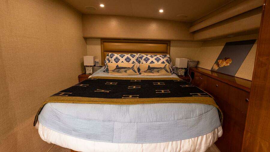 2002 Viking 52 Convertible