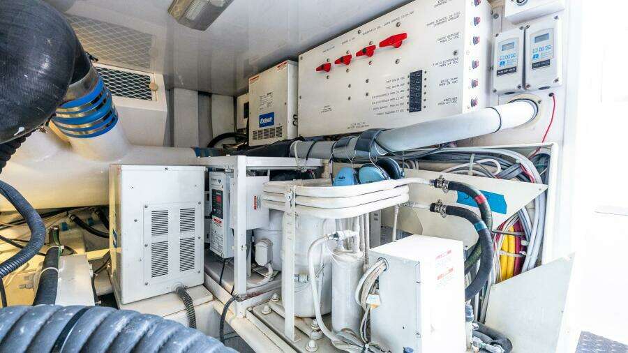 2002 Viking 52 Convertible