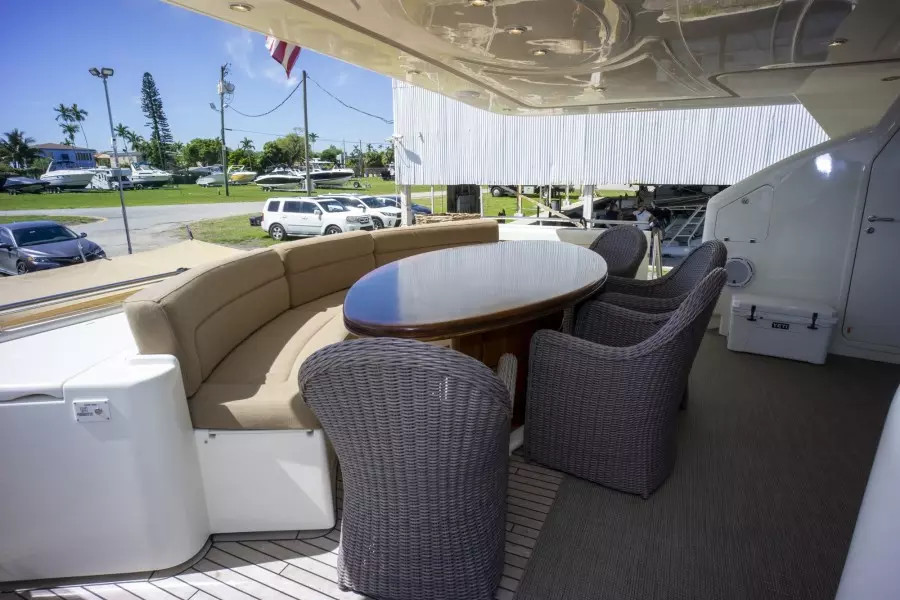 2000 Ferretti Yachts Custom Line 94