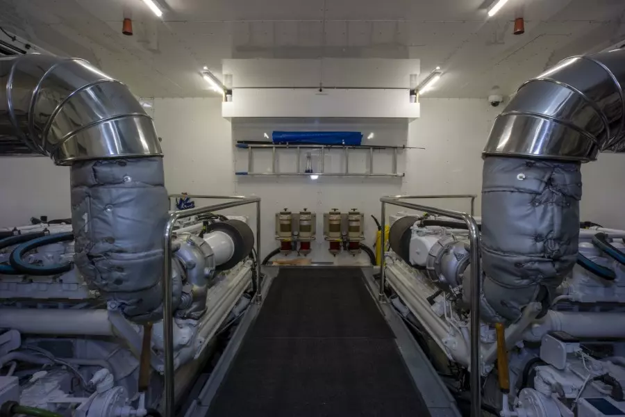 2000 Ferretti Yachts Custom Line 94