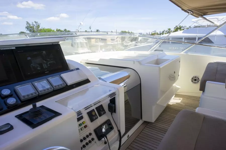 2000 Ferretti Yachts Custom Line 94