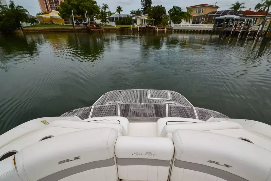 2010 Sea Ray 300 SLX 34