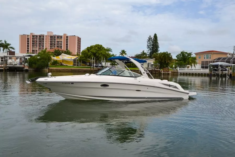 2010 Sea Ray 300 SLX 31