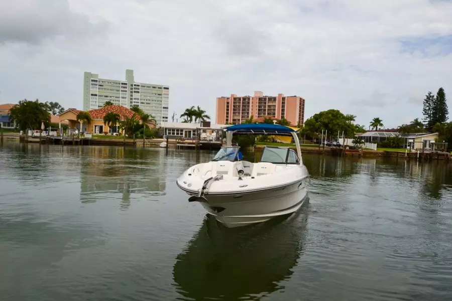 2010 Sea Ray 300 SLX 13