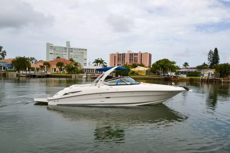 2010 Sea Ray 300 SLX 18