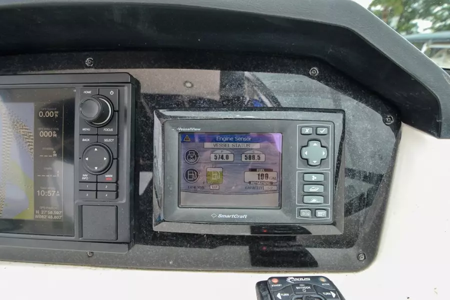 2010 Sea Ray 300 SLX 41