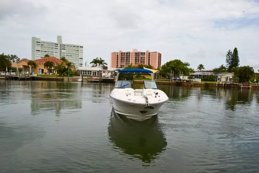 2010 Sea Ray 300 SLX 14
